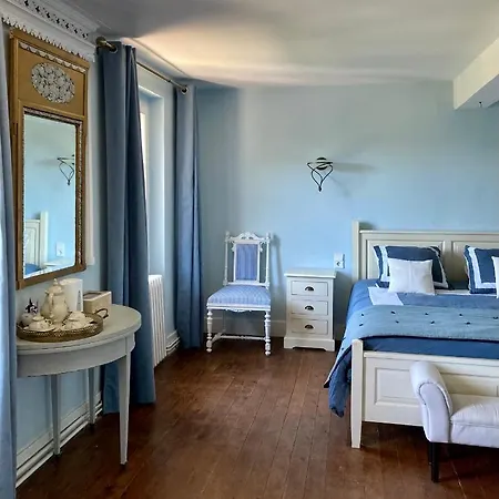 Domaine De Ménerque - Petit Château Avec Piscine *